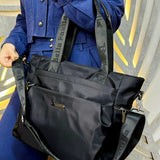 Modelo de Mão Impermeável Bella Paulla