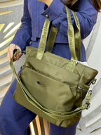 Modelo de Mão Impermeável Bella Paulla