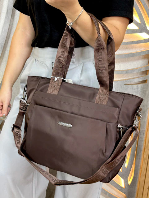 Modelo de Mão Impermeável Bella Paulla