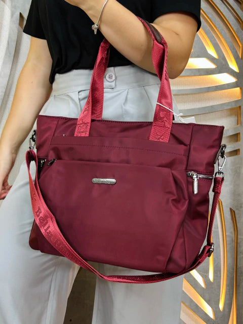 Modelo de Mão Impermeável Bella Paulla